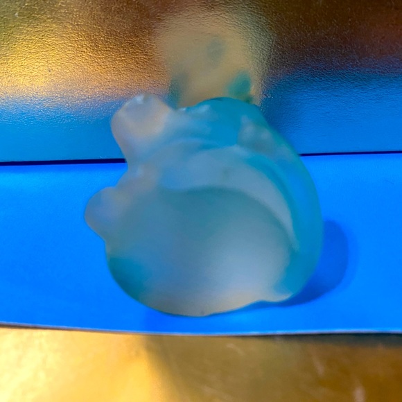 BLUE LUCKY SMILING CAT HOLING A BLUE BALL CAT HAS BLUE HIGHLIGHTS, CUTE 2” - Picture 10 of 10